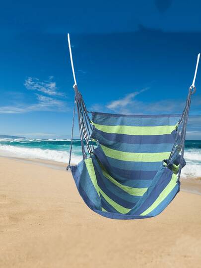 1 Fauteuil suspendu d'extérieur pouvant être accroché au plafond, aux branches d'arbre ou à un support dédié. Ce type de fauteuil suspendu peut offrir une expérience de balancement confortable, rendant les gens détendus. Il peut être placé à l'intérieur, comme sur le balcon, dans la chambre, le salon et d'autres espaces, et peut également être installé à l'extérieur dans les cours, les jardins, les terrasses et d'autres endroits, ajoutant du confort aux moments de loisirs.