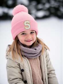 1顶个性化刺绣婴儿针织帽，26个字母针织绒球帽，适合幼儿男孩和女孩 - 粉色 - 查看 2