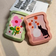 1 Pieza Marco decorativo curvo verde de 4x6 pulgadas - Exhibición de escritorio y pared con diseño de arco artístico y soporte versátil - Accesorio moderno para el hogar, elemento esencial para galería de pared, decoración de escritorio de oficina, exhibición de arte para regalo, interior de estilo bohemio, decoración de estantería minimalista para dormitorio