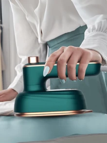 Kit Mini Ferro de Passar Mais Mini Maquina De Costura Bivolt 110/220v - Multicolorido - Visão 2