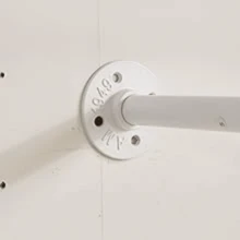 8TH-ST  Industrial Pipe Clothes Rack, 50 Inch Wall Mounted Clothing Rack, Space-Saving Hanging Closet Rod, Heavy Duty Multi-Purpose Garment Rack For Closet And Laundry Room(4 Bases), White TYJ002W - 黑色 - 查看 7