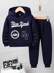 Conjunto de sudadera con capucha y pantalones con estampado de letras para niños pequeños