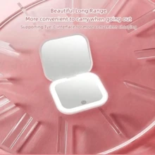 Espejo de maquillaje LED mini, equipado con un espejo plano de alta definición, tres ajustes de brillo, presión prolongada para ajuste de brillo infinito, 2x de aumento, puerto de carga USB desmontable, diseño plegable y abatible, mini, ligero y fácil de transportar, para retoques fáciles.