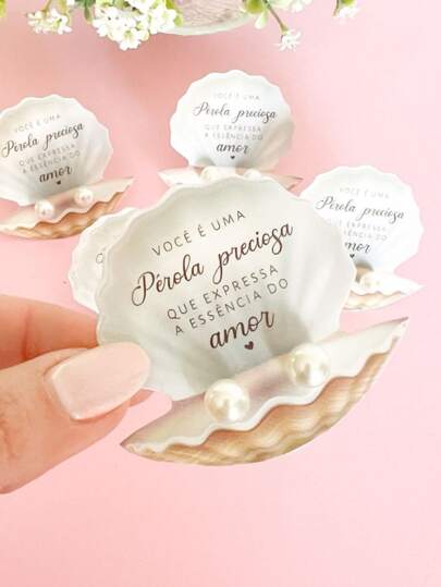 Kit Mini Tags de Concha Corte Especial com Brincos de Pérola Tag Ja furada 5x5cm Pronta entrega 25 a 125 Unidades