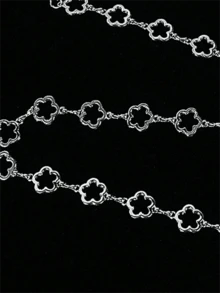 1件女士银色镂空花朵腰链，多功能束腰带，可搭配连衣裙、西装、衬衫等。