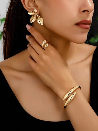 4pcs Minimalist Chic Golden Floral, Geometric, Teardrop Line Shape Bracelet, Ring, Earrings Jewelry Set, Suitable For Women, Thick Smooth Metal & Zinc Alloy Material Bracelet, Ring, Earrings