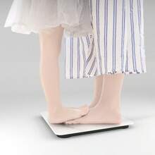 1 قطعة ميزان حمام إلكتروني للنساء ScaleSE، ميزان حمام، الحد الأقصى للوزن 396 رطل/180 كجم، شاشة LED مضيئة، ميزان إلكتروني من الزجاج المقسى، ميزان وزن رقمي للجسم، قياس دقيق، يعمل بالبطاريات (AAA)، البطاريات غير مشمولة، مناسب للمنزل والنادي والخارج، مثالي للاستخدام المنزلي والسكن الجامعي، مناسب لجميع الفصول، هدية عيد الميلاد رائعة - الأبيض + القياسات - مشاهدة 8