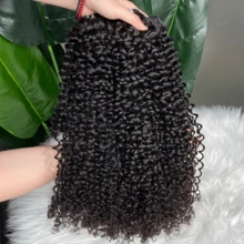 Pacchetti di capelli umani ricci ondulati tessitura rapida bagnati e ondulati estensioni di capelli vergini grezzi non trattati 1/3 fascio trama riccia crespa Jerry Curl colore naturale per donne