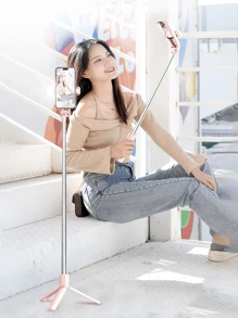 Palo de selfie portátil, palo de selfie telescópico para teléfono con luz de relleno incorporada, trípode para teléfono inteligente giratorio 360° con control remoto inalámbrico, compatible con iPhone y Android para vacaciones de verano, viajes, iluminación, actividades al aire libre, transmisión en vivo y equipo de vlogging