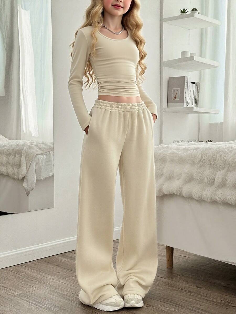 Bộ đồ 2 mảnh dành cho nữ, kiểu dáng tối giản thanh lịch gồm áo crop top cổ tròn xếp ly màu trơn và quần ống rộng, thoải mái, nhẹ nhàng thoáng khí, phù hợp cho trang phục hàng ngày tinh tế, cỡ lớn. - Màu be - Xem 1