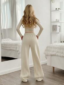 Bộ đồ 2 mảnh dành cho nữ, kiểu dáng tối giản thanh lịch gồm áo crop top cổ tròn xếp ly màu trơn và quần ống rộng, thoải mái, nhẹ nhàng thoáng khí, phù hợp cho trang phục hàng ngày tinh tế, cỡ lớn. - Màu be - Xem 4