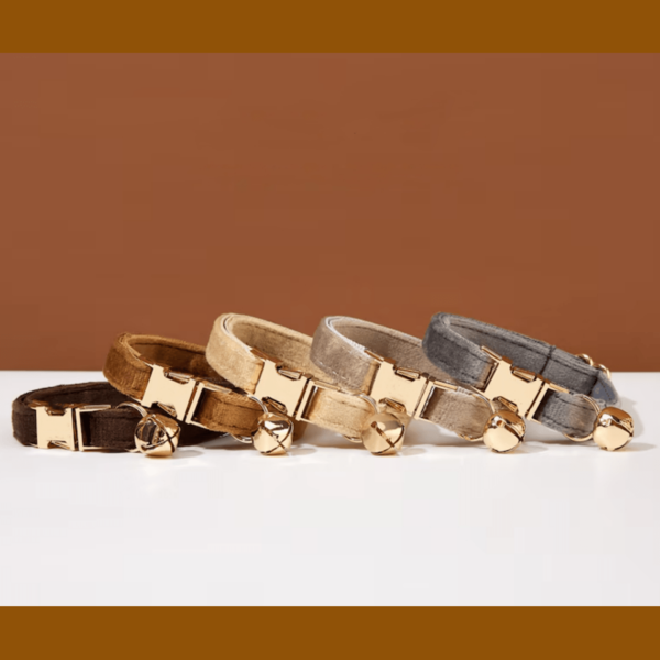 Velvet Corduroy Cat Collar Bell, Cute, Durable Gold-Plated Zinc Alloy Buckle, Easy To Fasten And Quick Release, Suitable For Daily Use, Outdoor And Wedding Birthday Party (Due To Each Batch Of Fabrics And Handmade, Colors May Vary Slightly, Sent Randomly)