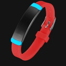 可调节个性化硅胶手链手镯，适合成人、青年、男女，定制雕刻 ID 姓名电话日期信息运动型腕带，免费雕刻铭牌珠宝，适合儿子、女儿朋友、闺蜜礼物，带礼品袋，银色，时尚，多彩，复古，男女通用，时髦，简约，休闲，定制，个性化，独特，适合他的理想礼物，适合她、她、男朋友、女朋友、爸爸、妈妈、家人、朋友、周年纪念日、生日、毕业典礼、舞会、派对、女士珠宝、定制时尚文字手链、街头休闲时尚 - 多色 - 查看 28