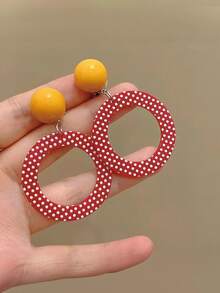 SHEIN MOD Một đôi bông tai tròn chấm bi cổ điển thời trang, phù hợp để đeo hàng ngày. Những phụ kiện giáo viên đáng yêu này mang vẻ đẹp thanh lịch của một đôi bông tai giáo viên. Kết hợp với phụ kiện tóc tinh tế, mỗi món trang sức phương Tây đều là một món quà hoàn hảo cho giáo viên. Thích hợp làm quà tặng cho bạn bè, giáo viên, bạn gái và gia đình, cho các dịp như Halloween, Giáng sinh và các ngày lễ khác. - vòng khuyên tai - Xem 3