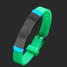 可调节个性化硅胶手链手镯，适合成人、青年、男女，定制雕刻 ID 姓名电话日期信息运动型腕带，免费雕刻铭牌珠宝，适合儿子、女儿朋友、闺蜜礼物，带礼品袋，银色，时尚，多彩，复古，男女通用，时髦，简约，休闲，定制，个性化，独特，适合他的理想礼物，适合她、她、男朋友、女朋友、爸爸、妈妈、家人、朋友、周年纪念日、生日、毕业典礼、舞会、派对、女士珠宝、定制时尚文字手链、街头休闲时尚 - 多色 - 查看 37