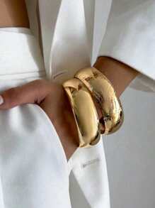 2pcs Fashionable Exaggerated Metal Pattern Bangle Bracelets, Suitable As Gifts For Friends