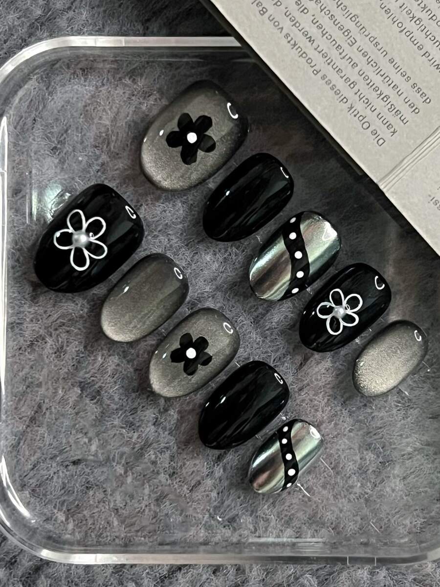 10 Pieces Of Black Cat Eye Short Oval Press Style Nails, Decorated With Hand-Painted Flowers, Exuding A High-End And Dark Spicy Style. The Nail Suit Is Shiny And Glossy, With A Fully Detachable False Nail Set That Is Suitable For Office Workers, Students, Party Girls, And Nail Products Of All Seasons. It Comes With 1 Jelly Gel And 1 Nail File. - Black and White - View 1