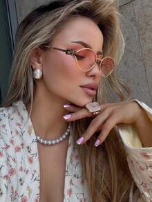 Retro Oval Fashionable Eyeglasses, Designer Metal Frame Eyewear, 2025 New Narrow Geometric Eyeglasses, Compact Design. Women's Asymmetric Rectangular Fashionable Eyeglasses And Beach Accessories. Basic Eyeglasses And Women's Summer Essentials, Suitable For Work And Casual Outfits. Perfect Gift For Summer Beach Vacation, Outdoor Trip, And Travel. Retro Square Frame Eyeglasses, Suitable For Outdoor, Back To School Outfits. Oval Frame - Multicolor - View 5