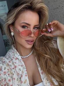 Retro Oval Fashionable Eyeglasses, Designer Metal Frame Eyewear, 2025 New Narrow Geometric Eyeglasses, Compact Design. Women's Asymmetric Rectangular Fashionable Eyeglasses And Beach Accessories. Basic Eyeglasses And Women's Summer Essentials, Suitable For Work And Casual Outfits. Perfect Gift For Summer Beach Vacation, Outdoor Trip, And Travel. Retro Square Frame Eyeglasses, Suitable For Outdoor, Back To School Outfits. Oval Frame - Multicolor - View 4