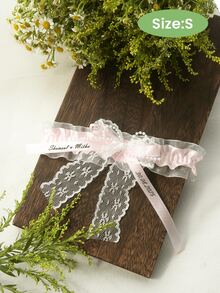 定制复古蕾丝婚纱吊袜带，可刻上姓名和日期，个性化定制，白色/粉色/蓝色荷叶边新娘纪念品，定制文字丝带吊袜带配仿珍珠蝴蝶结，个性化结婚礼物，简约弹力新娘吊袜带，定制日期婚纱吊袜带装饰，经典新娘风格，时尚而富有意义的定制吊袜带，永恒的爱 - 彩色 - 查看 16