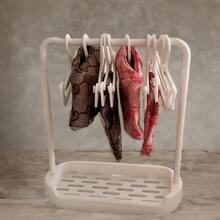 1 Set GG Puppen Kleidung mit Etikett, 10 Stücke Puppen Kleiderbügel und 1 Präsentationsständer, Zubehör für 15/17cm Puppen, Outfits für 1. und 2. Generation Puppen inklusive Hemden, Hüte und Latzhosen