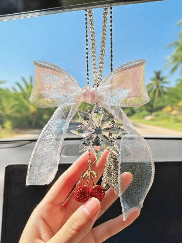 Nouveau modèle 2025 Crochet de voiture haut de gamme Pendentif de rétroviseur de voiture Pendentif en cristal flocon de neige Lettre cerise Accessoire