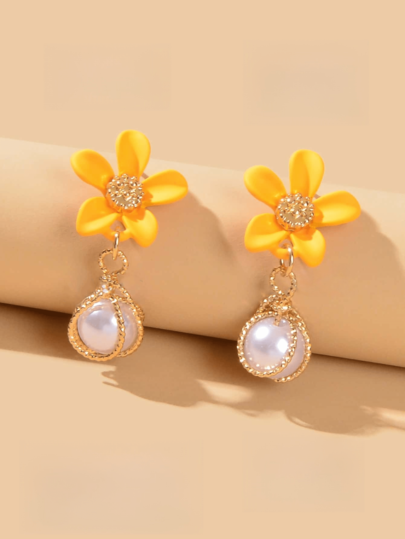 زوج أنيق وأنيق من أقراط قلادة الزهور الصفراء