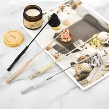 قطعة واحدة من موزع فتيل الشمع بشكل قرن من الفولاذ المقاوم للصدأ، طفاية حريق الشمع، موزع فتيل الشمع القابل للدوران بمقبض إرجونومي، غطاء طفاية حريق الشمع لإطفاء الشموع، فتائل شمع العطور لإطفاء الشموع، أداة شمع العطور من الفولاذ المقاوم للصدأ