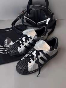 Adidas Originals Superstar II Shoes For Women, Shell-Toe Casual Activewear Sneaker For Daily Wear, Minimalist Low Top Sneaker For School And Workday Chic, Color Block Sneaker For Women's Fall Outfits, Black And White Shoe For Skate Outfits - 銀色/黑色 - 查看 1