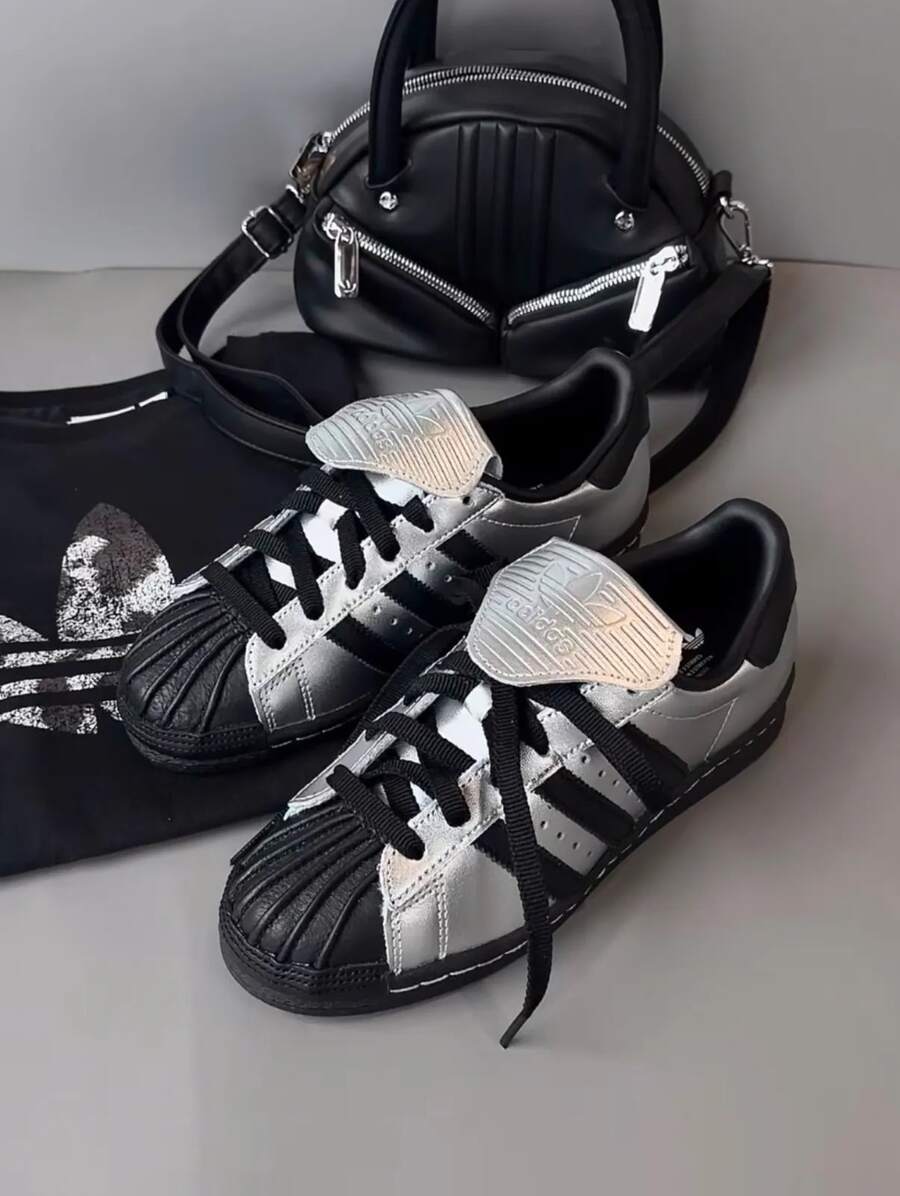 Adidas Originals Superstar II Shoes For Women, Shell-Toe Casual Activewear Sneaker For Daily Wear, Minimalist Low Top Sneaker For School And Workday Chic, Color Block Sneaker For Women's Fall Outfits, Black And White Shoe For Skate Outfits - 銀色/黑色 - 查看 1