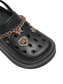 HOEASE 1 Stück süße Clogs für Kinder, Sommer EVA rutschfeste weiche Sohle bequeme Strand- und Gartenschuhe mit goldenem Blumen-, Herz-Charm und Schmetterling-Stern-Kette für Jungen und Mädchen, ganzjährig tragbar