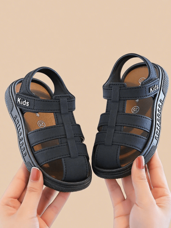 HAHABOBO Sandalias negras de Halloween nuevas y populares para niños: unicolor con patrones a rayas, elegantes, minimalistas y versátiles para uso diario. Sandalias cómodas, suaves, de suela plana y ligeras con , adecuadas para caminatas al aire libre, transporte, escuela, playa, jardín y zapatillas. Perfectas para el verano, el otoño y todas las estaciones.