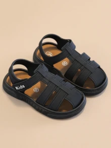 HAHABOBO 黑色新款时尚儿童凉鞋 - 纯色条纹图案,时尚简约,日常百搭,优雅大方,适合男孩、女孩和幼儿穿着。舒适柔软,平底轻便,魔术贴设计,适合户外散步、通勤、上学、海滩、花园等各种场合,也可作拖鞋穿着;完美适用于夏季、秋季及所有季节。 - 黑色 - 查看 3