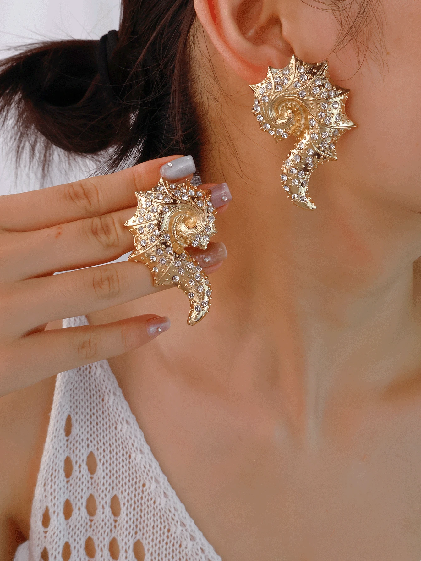 1 Pair Ocean Element Shaped Earrings, Fashionable Women's Alloy Earrings, Exaggerated Alloy Inlaid Zirconia Unique Conch Earrings, Suitable For Beach Parties And Travel