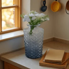 A Glass Vase With A Diamond-Shaped Gradient Blue Design, Featuring 5 White Flowers. Suitable For Minimalist Decor In Living Rooms, Dining Rooms, Study Rooms, And Bedrooms. Home Decor Room Decor Flower Vase