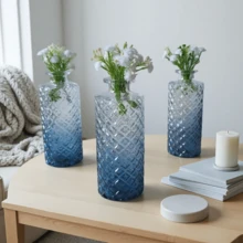 A Glass Vase With A Diamond-Shaped Gradient Blue Design, Featuring 5 White Flowers. Suitable For Minimalist Decor In Living Rooms, Dining Rooms, Study Rooms, And Bedrooms. Home Decor Room Decor Flower Vase