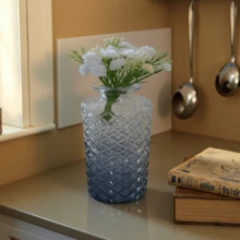 A Glass Vase With A Diamond-Shaped Gradient Blue Design, Featuring 5 White Flowers. Suitable For Minimalist Decor In Living Rooms, Dining Rooms, Study Rooms, And Bedrooms. Home Decor Room Decor Flower Vase