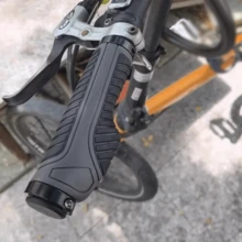 Puños de manillar de bicicleta ZTTO Ergonómicos con bloqueo, antideslizantes con tapones, Agarre de manillar de bicicleta de montaña AG-42 de aleación + goma - Multicolor - Ver 4