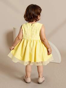 SHEIN Vestido elegante de malla para bebé niña con moño, volantes y patrones de jacquard - Amarillo - Ver 3