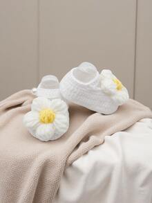 1 双钩针花朵婴儿学步鞋/袜子 - 白色 - 查看 6