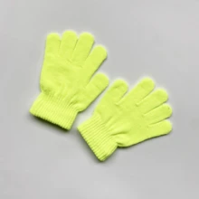 男女通用针织弹力手套，适合春、秋、冬季佩戴（7.87 英寸 x 4.33 英寸）。全指针织弹力手套，内衬弹力保暖，适合寒冷、刮风下雨天气。多种颜色可选，可搭配不同服饰，满足个人喜好。这款手套弹性极佳，佩戴舒适，活动自如，同时又能提供出色的保暖效果，是节日、情人节及其他节日的理想礼物。