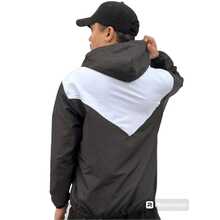 Jaqueta masculina com capuz, manga comprida, zíper e bolsos, comprimento regular, padrão texturizado, elasticidade média - Preto/Branco/Log - Visão 3