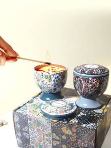 Lumânare parfumată cu flori uscate, 1 buc., în borcan tip pahar, model decorativ, potrivită pentru decorare, aromaterapie și diverse festivaluri, cel mai bun cadou pentru familie și prieteni, disponibilă în cutie individuală sau set de 4 piese.