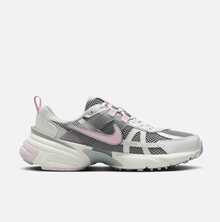 Zapatillas deportivas para mujer Nike V2K RUN, nuevos zapatos de running retro, zapatos deportivos casuales duraderos, HQ4046-001 - Gris rosado - Ver 4