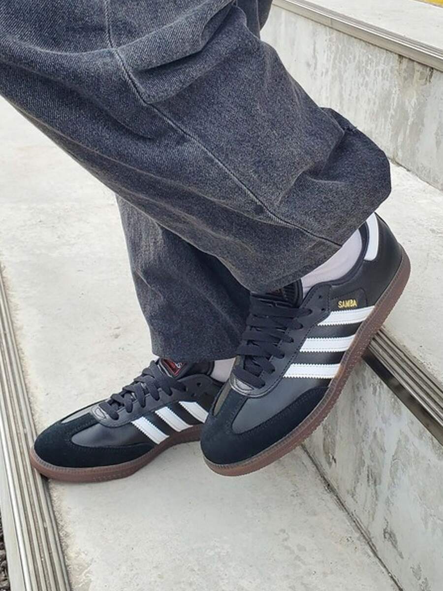 Adidas Originals Adidas Samba OG Premium Sneakers, Timeless Retro Trainers In Fall Tones, Leather & Suede Construction, Low-Top Casual Sneaker For Outdoor, Sports, Sambas For School And Work, Daily Shoes For Skate Outfit - 核心黑 / 雲霧白 / 亮麗紅 - 查看 1