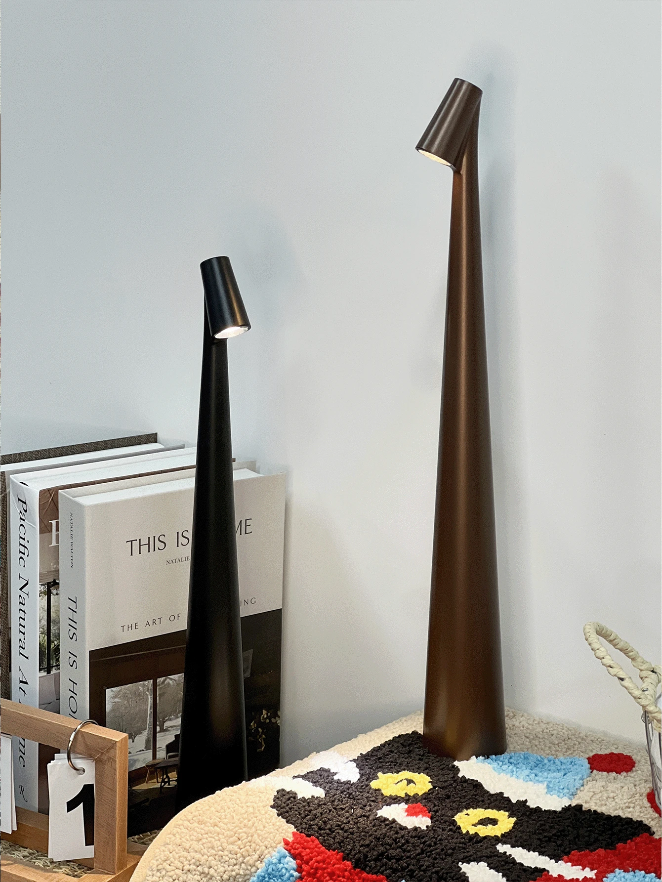 无线充电式台灯，三档亮度可调，防水触控，适用于卧室、客厅、床头柜及户外，是理想的夜灯礼物之选。 - 普通的 - 查看 1