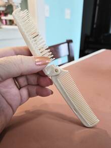 Women's Travel Comb, 4-Piece Set. Double-Headed, Foldable, Portable, Mini, Compact, Foldable Hairbrush Suitable For All Hair Types. Suitable For Use During Exercise, While Driving, When Carrying Around, Or At Work