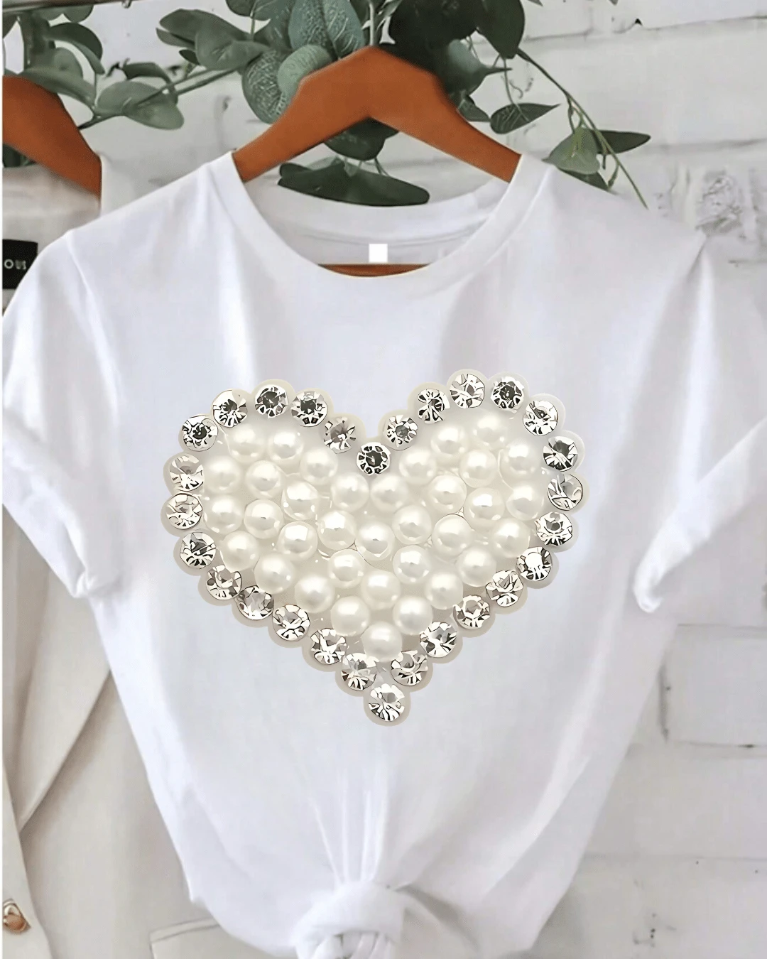 Camiseta casual con estampado, print corazón heart simula perlas simula diamantes brillos , para mujer ajuste regular manga corta playera cuello redondo, blusas gráficas para mujer - Blanco - Ver 1
