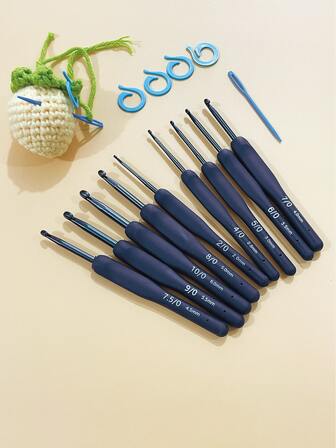 3 Sizes Crochet Hook Set + 7 Crochet Accessories, Beginner Crochet Kit, Ergonomic Handle Knitting Needles, Suitable For Arthritis, Women Christmas Gift