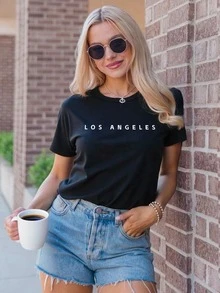 Una camiseta de mujer con estampado de letras y diseño de LOS ANGELES - Negro - Ver 2